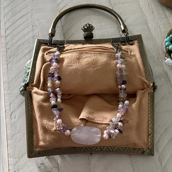 Elegant Beaded Handbag with Floral Embroidery - Picture 4 of 6